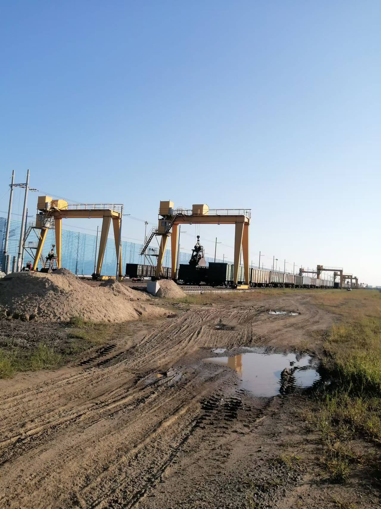 On October 23, 2024, a site investigation was conducted at Tongjiang Port for the replacement of Chinese and Russian vehicles